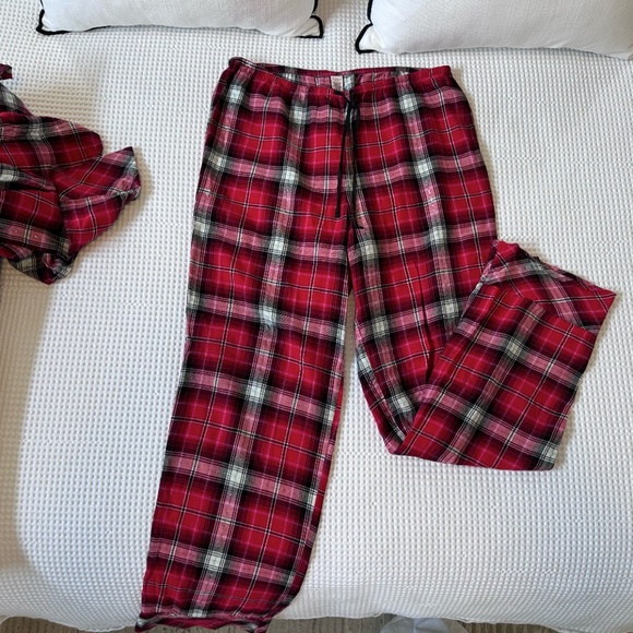 Victoria’s Secret Plaid Pajama Set - Picture 2 of 4